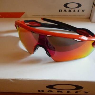 Lunettes OAKLEY-RADAR EV (rouges, polarisées)